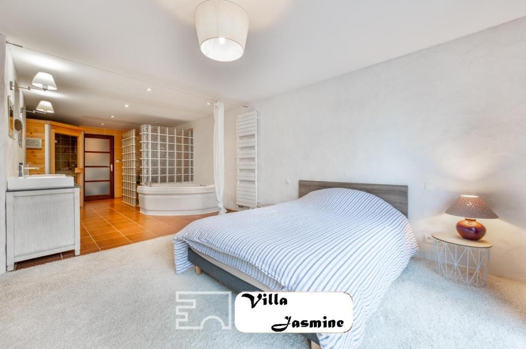 Somptueuse Villa Jasmine Saint-Meen-le-Grand ภายนอก รูปภาพ